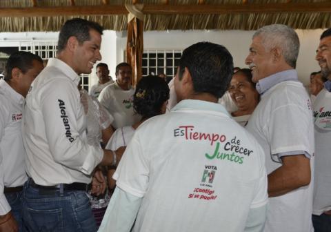 Desayuna Alejandro Murat con representantes sociales de Pinotepa imagen 2