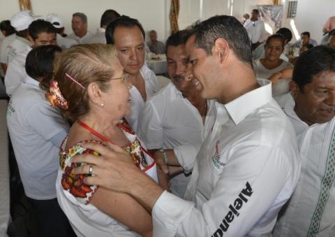 Desayuna Alejandro Murat con representantes sociales de Pinotepa imagen 4