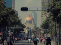Los capitalinos y visitantes se adueñan del paseo de la Reforma los domingos por la mañana