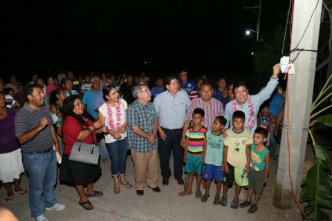Gobierno de Salina Cruz contribuye  en el progreso de San José del Palmar
